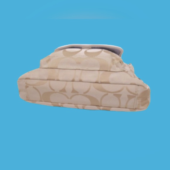 EUC Coach Signature C Kyra Daisy Canvas File Crossbody Bag w/Hang Tag - Picture 3 of 5